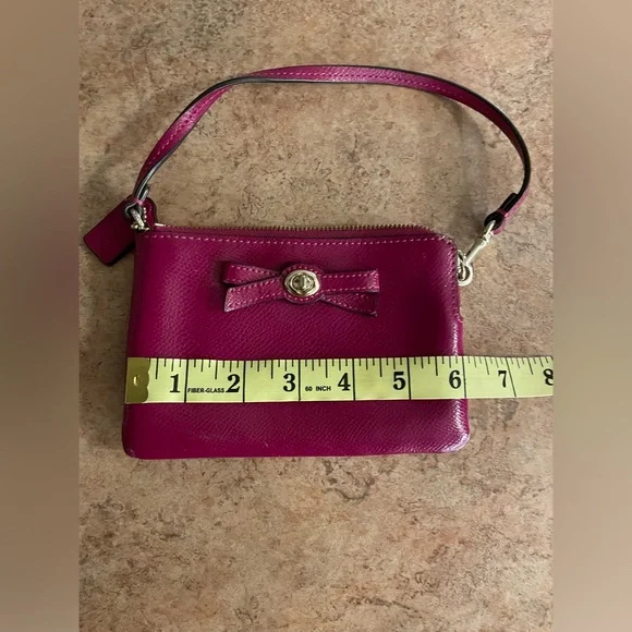 Cute little coach wallet with bow in front - Picture 3 of 5